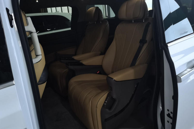 腾势D9 2023款 DM-i 965 尊享型中控内饰21