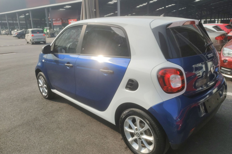 smart forfour 2018款 1.0L 52千瓦灵动版车身外观6003