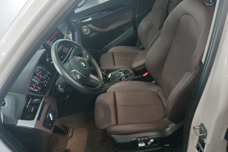 宝马X1 2022款 sDrive25Li 领先型中控内饰19