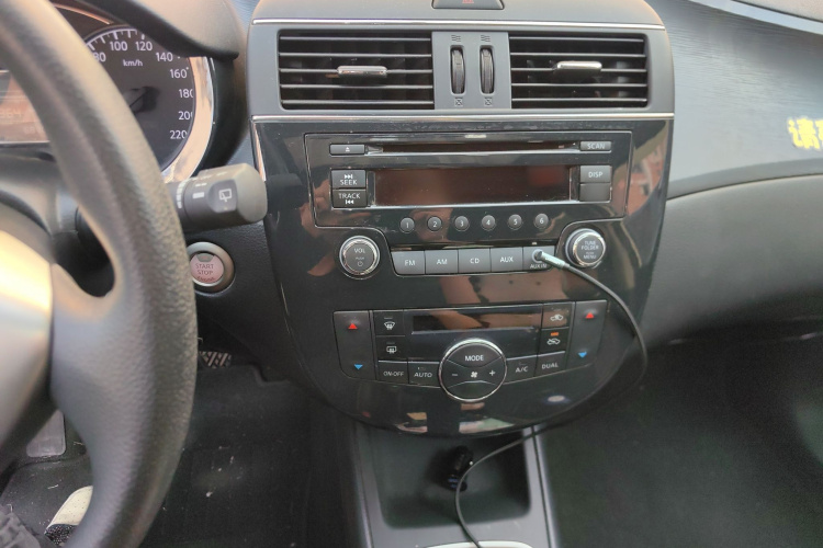 日产 骐达TIIDA 2014款 1.6L 手动智能型局部细节16