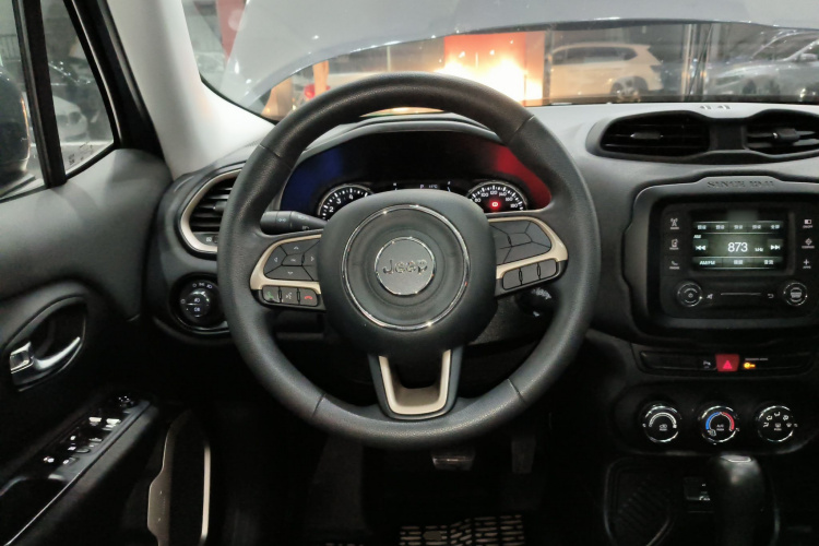 Jeep 自由侠 2017款 180T 自动高能版中控内饰13