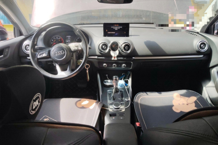 奥迪A3 2018款 30周年年型 Limousine 35 TFSI 进取型中控内饰12