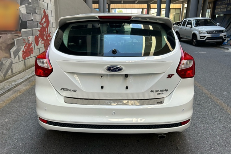 福特 福克斯 2012款 两厢 2.0L 自动豪华运动型车身外观6005