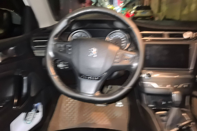 标致408 2014款 1.8L 自动豪华版局部细节13