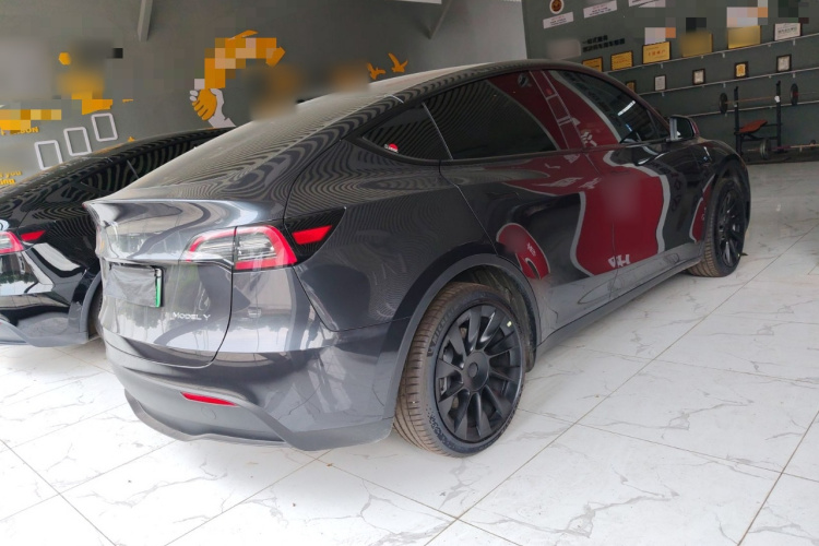 特斯拉 Model Y 2024款 长续航全轮驱动版车身外观7