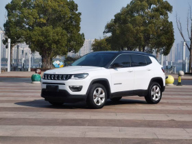 Jeep 指南者 2020款 220T 自动精英版