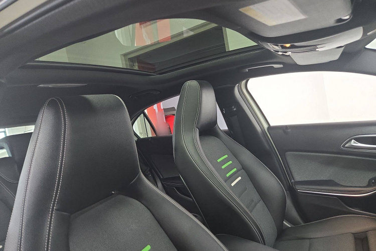 奔驰A级(进口) 2017款 改款 A 200 动感型局部细节22