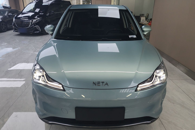 哪吒汽车 哪吒V 2022款 潮 400 Lite车身外观2