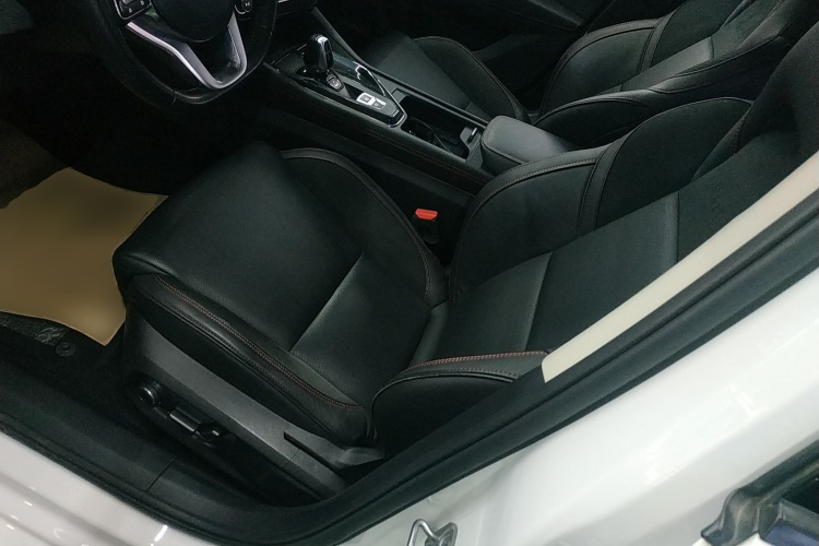 领克02 2019款 高能版 2.0T 自动两驱劲Pro版 国VI中控内饰19