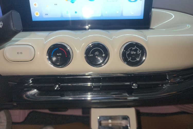 五菱汽车 五菱缤果 2023款 333km 悦享+款局部细节16