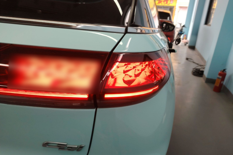 小鹏G3 2021款 G3i 520N车身外观9