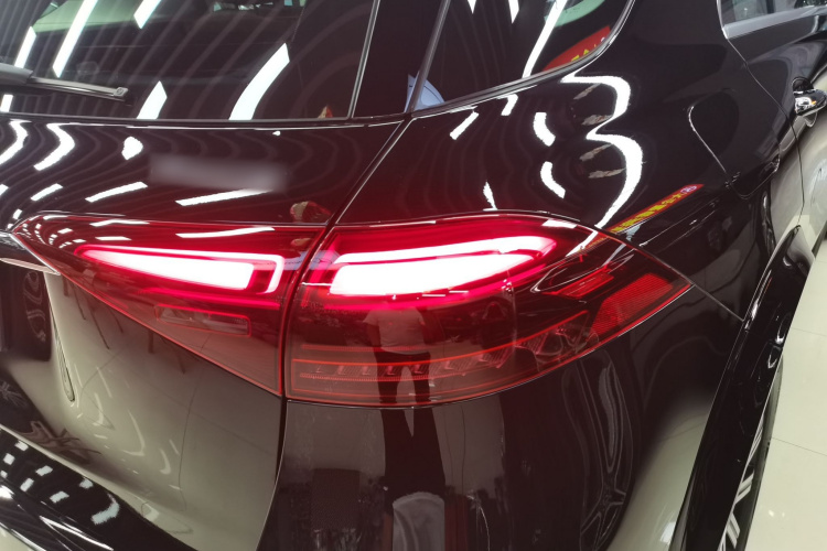 奔驰GLE 2024款 改款 GLE 350 4MATIC 时尚型车身外观9