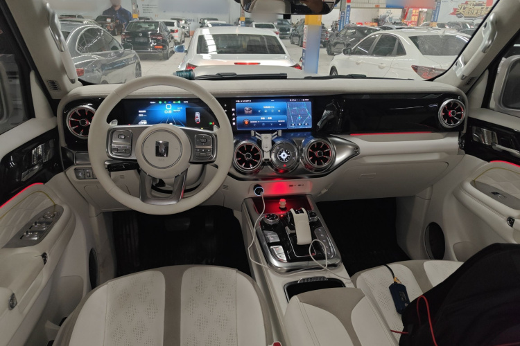 超境汽车 共创坦克300 2021款 2.0T 赛博坦克中控内饰7001