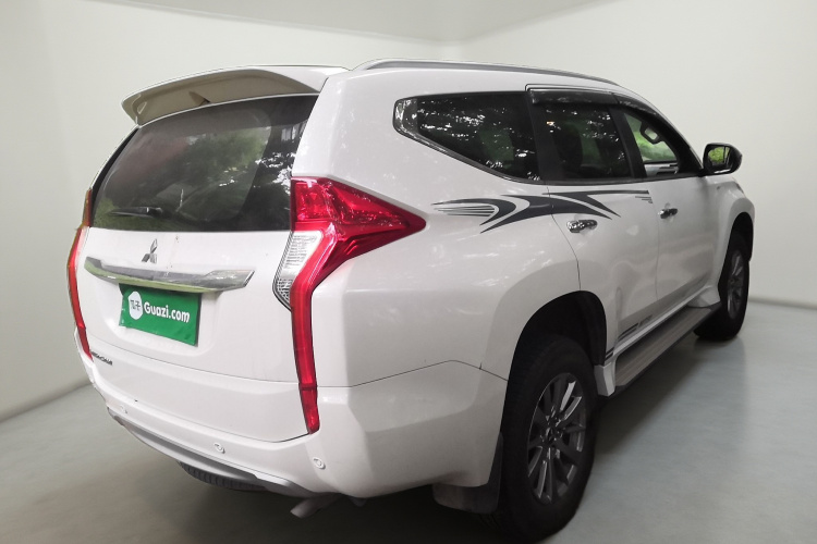 三菱 帕杰罗(进口) 2019款 3.0L 自动标准版车身外观7