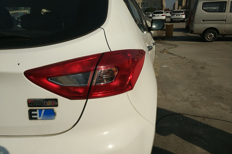 江汽集团 江淮iEV7S 2017款 智尊型车身外观9