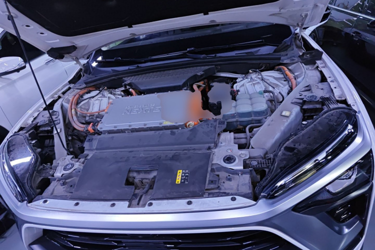 蔚来ES8 2018款 创始版机舱底盘24