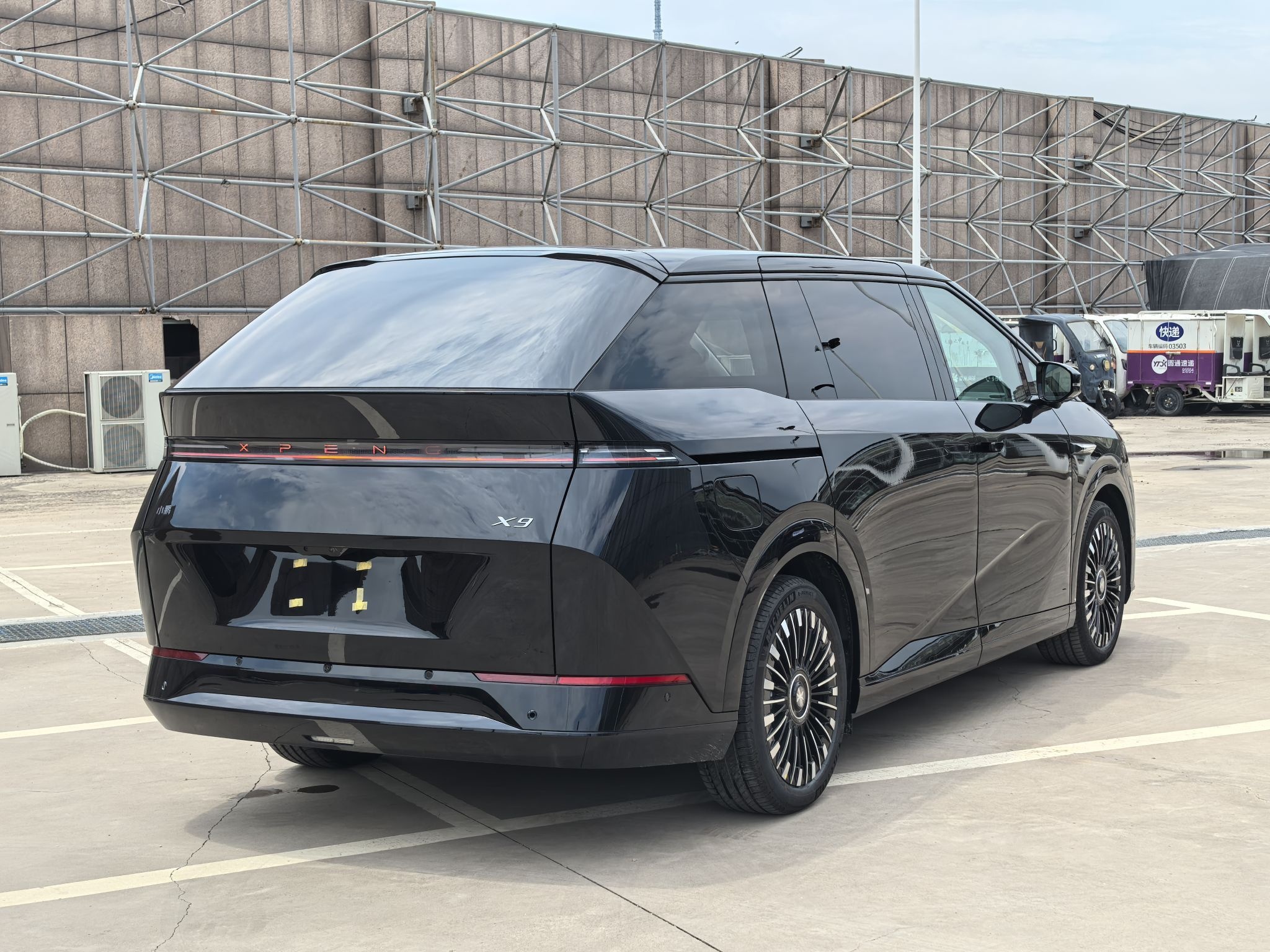 小鹏X9 2025款 650长续航 Max