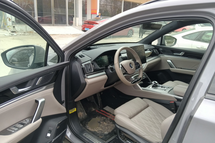 比亚迪 唐新能源 2025款 DM-i 115KM 云辇旗舰型中控内饰7003