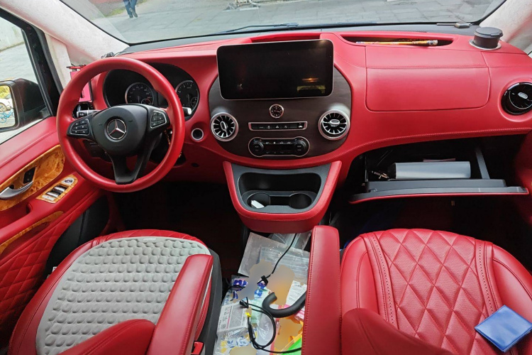 奔驰 威霆 2021款 2.0T 精英版 7座中控内饰7002