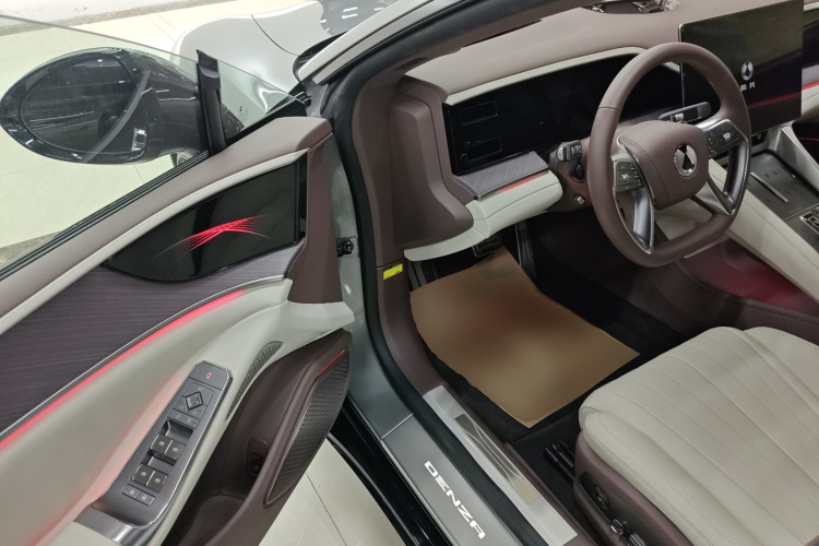 腾势Z9GT 2024款 1100四驱Ultra版中控内饰20