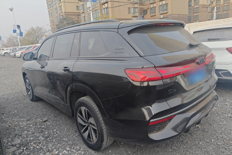 奥迪Q6 2023款 40 TFSI quattro 观云型 Light 飞骑套装车身外观4