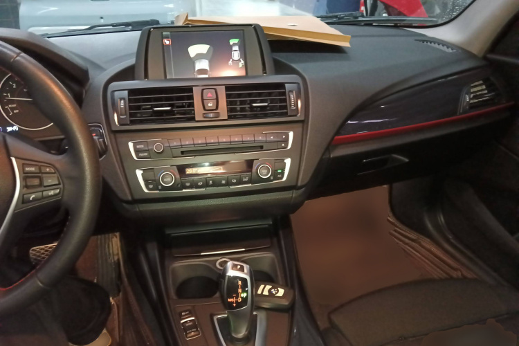 宝马1系(进口) 2013款 改款 118i 运动型中控内饰7002