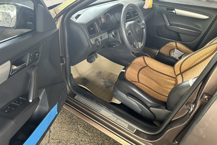 大众 朗行 2013款 1.6L 自动舒适型中控内饰7005