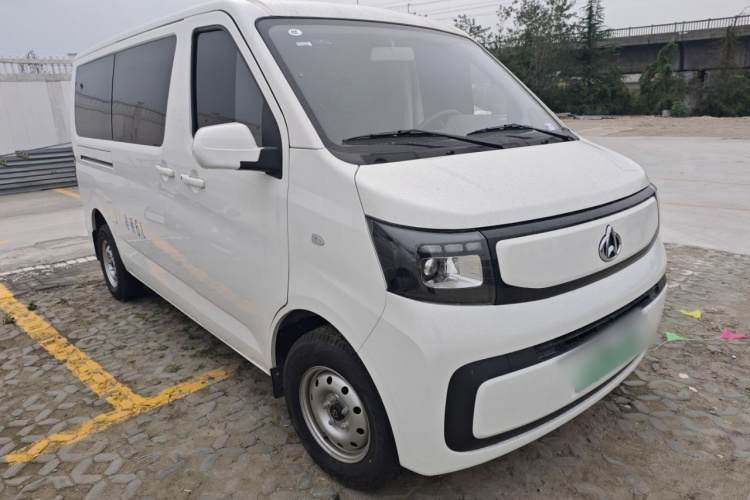 长安凯程 长安睿行EM60 2025款 客运版 舒适型 6座 300km 背掀门车身外观3