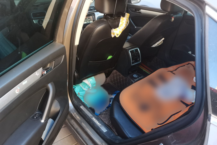 大众 帕萨特 2015款 1.8TSI DSG御尊版中控内饰7004