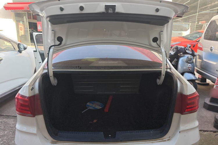 大众 桑塔纳 2021款 1.5L 自动风尚版机舱底盘23