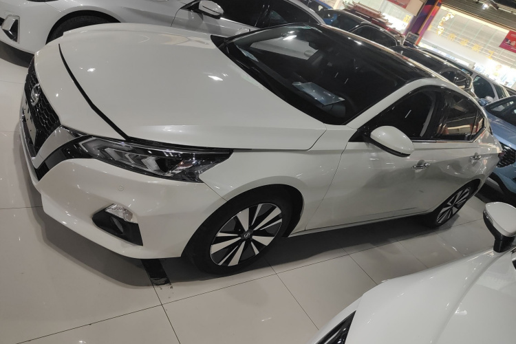 日产 天籁 2021款 2.0L XL 舒适版车身外观4