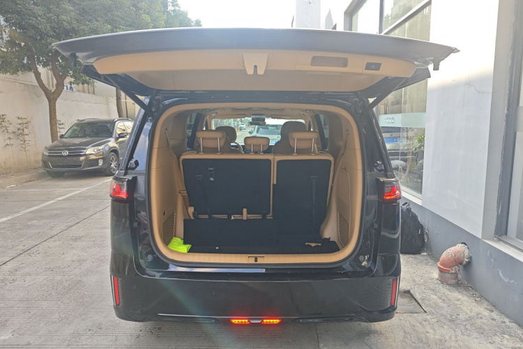 岚图汽车 岚图梦想家 2024款 PHEV 超长续航卓越版机舱底盘23