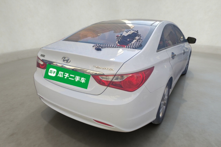 现代 索纳塔 2011款 2.0L 自动豪华版车身外观7