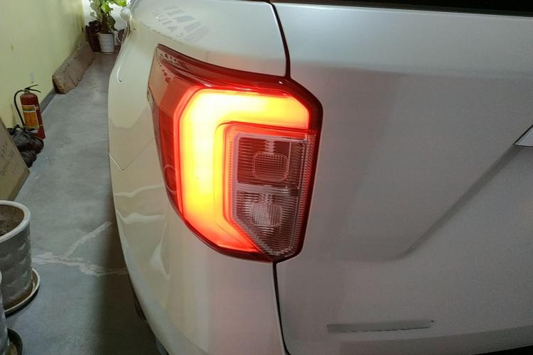 福特 探险者 2020款 EcoBoost 285 四驱风尚版 6座车身外观53