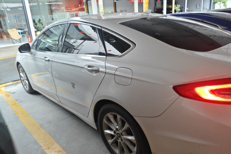 福特 蒙迪欧 2017款 EcoBoost 200 时尚型车身外观4