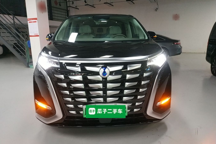 腾势D9 2023款 DM-i 965 尊享型车身外观2