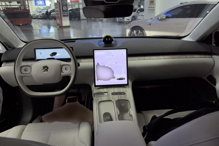 蔚来ET7 2023款 75kWh中控内饰7002