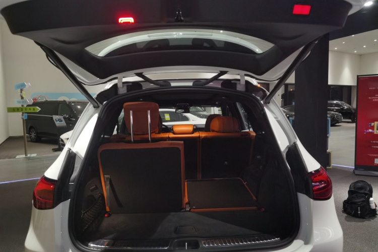 奔驰GLC 2023款 GLC 260 L 4MATIC 动感型 7座局部细节23