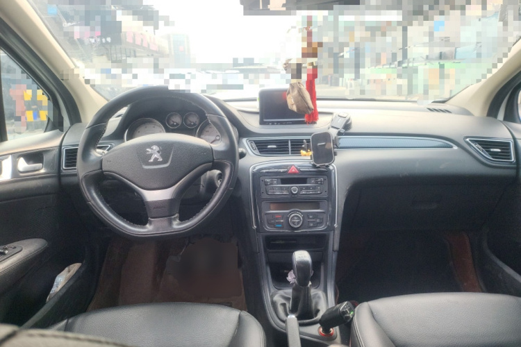 标致308 2014款 乐享版 经典 1.6L 手动风尚型中控内饰12