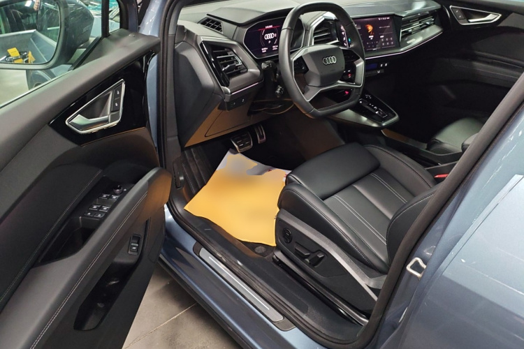 奥迪Q4 e-tron 2024款 40 e-tron 创行版中控内饰20