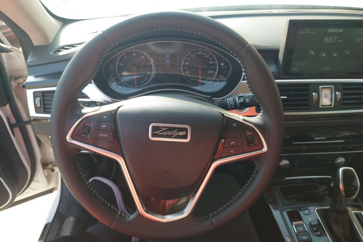 众泰Z700 2016款 1.8T DCT典雅型中控内饰13