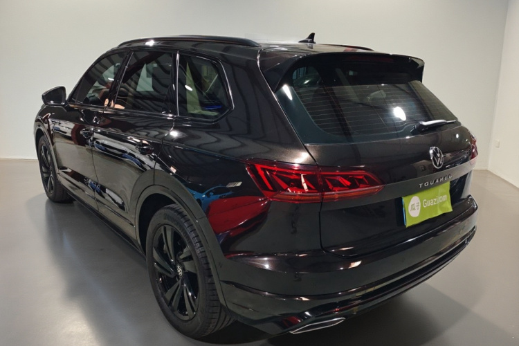 大众 途锐 2022款 3.0TSI 锐享版 曜黑运动套装车身外观5