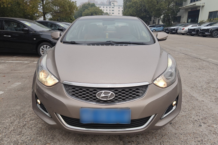 现代 朗动 2016款 1.6L 手动尊贵型车身外观2