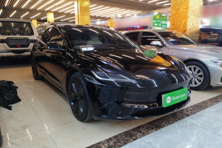 特斯拉 Model 3 2025款 后轮驱动版车身外观3