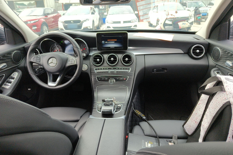 奔驰C级 2017款 改款 C 180 L 时尚型运动版中控内饰12