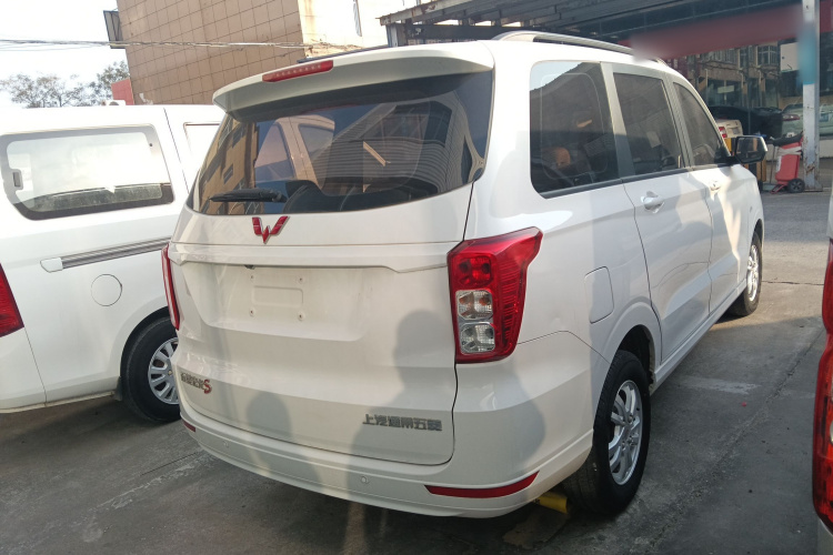 五菱汽车 五菱宏光 2021款 1.5L改款 S舒适型 液压助力LAR车身外观7