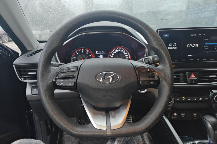 现代 菲斯塔 2019款 240TGDi 运动版 国V局部细节13