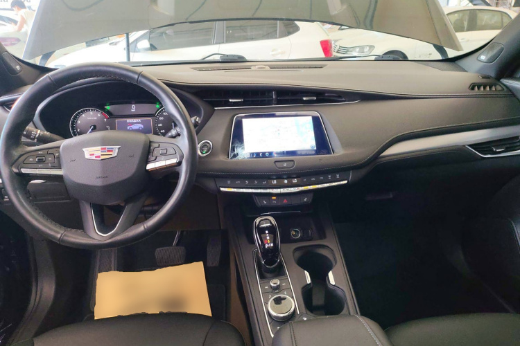 凯迪拉克XT4 2021款 28T 两驱领先型中控内饰12