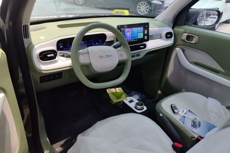 吉利银河 2025款 210km 熊猫骑士中控内饰12