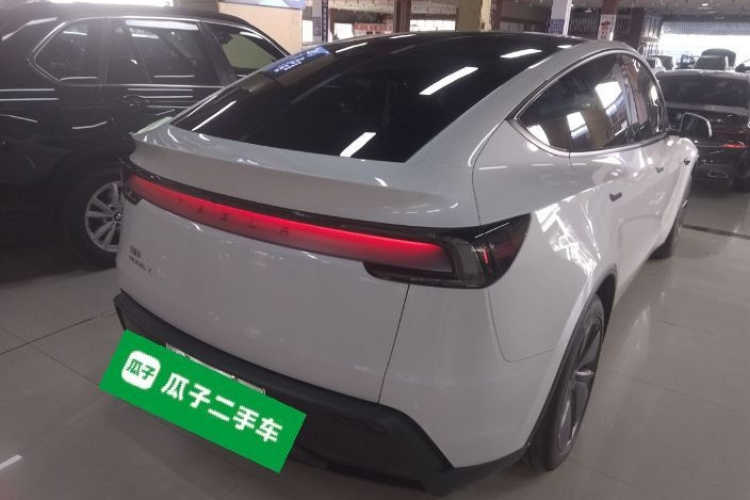 特斯拉 Model Y 2025款 后轮驱动版车身外观7